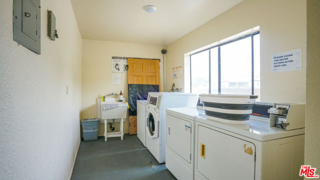 517 Fischer Street, Glendale CA: https://media.crmls.org/mediaz/fa0ae49a-993d-4622-ad35-5ca695d67859.jpg