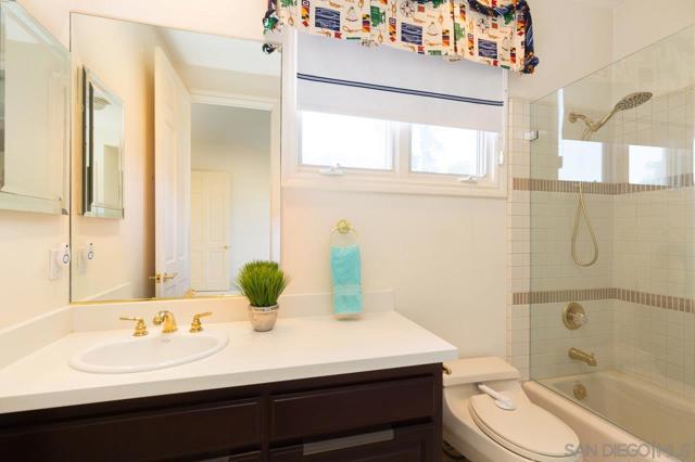 13388 Highlands Ranch Rd, Poway CA: https://media.crmls.org/mediaz/fa0bcd91-1810-4868-8363-9f5cd8e46dbe.jpg