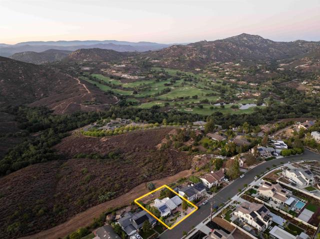 17924 Saint Andrews Dr, Poway CA: https://media.crmls.org/mediaz/fa0c3687-61b5-4c39-965b-2cd7317a9a24.jpg