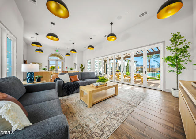 Detail Gallery Image 16 of 21 For 543 via Vallarta, Camarillo,  CA 93012 - 3 Beds | 2/2 Baths