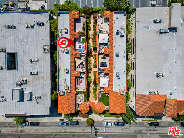 1331 N Sycamore Avenue, Los Angeles CA: https://media.crmls.org/mediaz/fa0cc881-cd36-4766-a2e2-e109662ca948.jpg