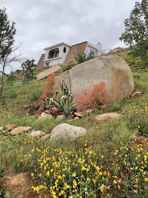 2956 La Cresta Road, El Cajon CA: https://media.crmls.org/mediaz/fa0d4bdb-b2c6-4bb1-ad0f-b2555cbcedbd.jpg
