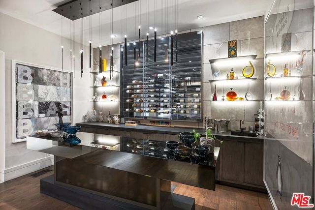 3396 Stone Ridge Lane, Los Angeles CA: https://media.crmls.org/mediaz/fa0d70af-c3ba-412f-87a4-25c6657db885.jpg