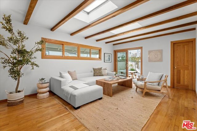 1620 18th Street, Manhattan Beach CA: https://media.crmls.org/mediaz/fa0d7b29-4cbe-4f37-88ef-0771aca7b6e1.jpg