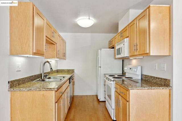 92 Marina Lakes DR, Richmond CA: https://media.crmls.org/mediaz/fa0df6dc-213d-4dd0-9c47-4e8ed873b47a.jpg