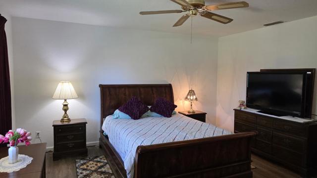 1046 Santa Barbara Street, Los Banos CA: https://media.crmls.org/mediaz/fa0dfcec-8663-40f5-b70d-2c0077ab4e3f.jpg