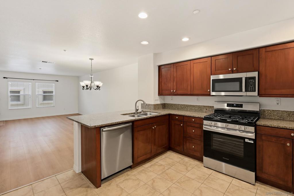 3538 Shoreline Bluff Lane - photo 5