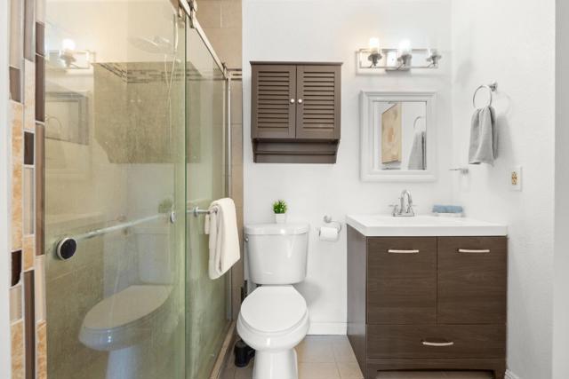 25163 Copa Del Oro Drive, Hayward CA: https://media.crmls.org/mediaz/fa0eab36-a1af-4647-ad00-67a14c40839d.jpg