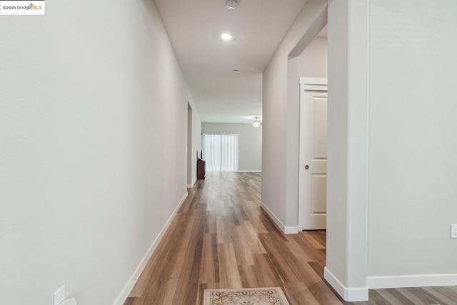 2242 Park PL, Rio Vista CA: https://media.crmls.org/mediaz/fa0eae09-787c-483f-8d62-70e6fcc1e555.jpg