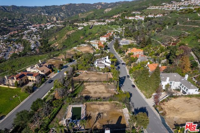 16780 Monte Hermoso Drive, Pacific Palisades CA: https://media.crmls.org/mediaz/fa0f88ad-1b1f-4e81-94f4-b8e63ca1d6fa.jpg