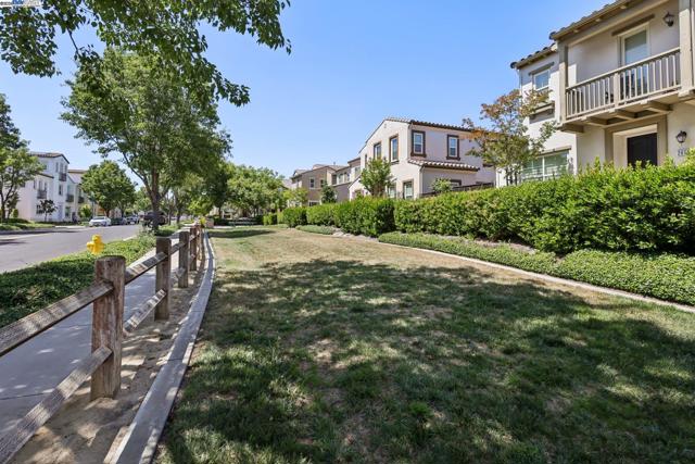 5010 Barrenstar Way, San Ramon CA: https://media.crmls.org/mediaz/fa0fd478-99db-46d4-926c-80794720f062.jpg