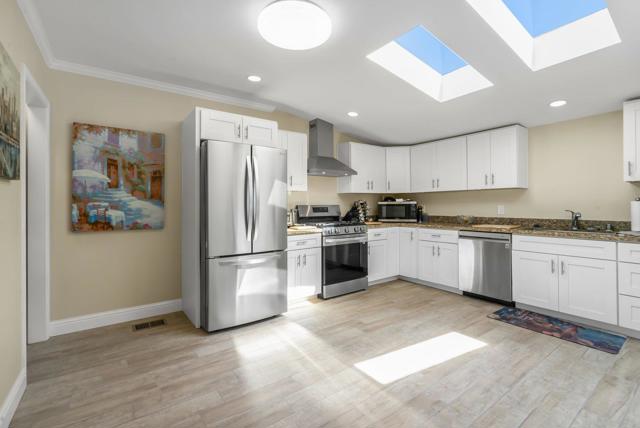 2659 Garfield Street, San Mateo CA: https://media.crmls.org/mediaz/fa100627-5b62-4549-a2c6-f059b8225469.jpg