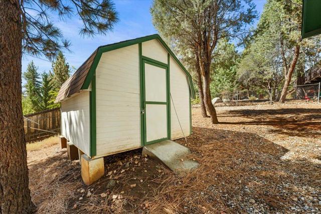 1093 Snow Ridge Road, Big Bear CA: https://media.crmls.org/mediaz/fa1006c2-30e8-4677-88ac-12ea3be13fc6.jpg