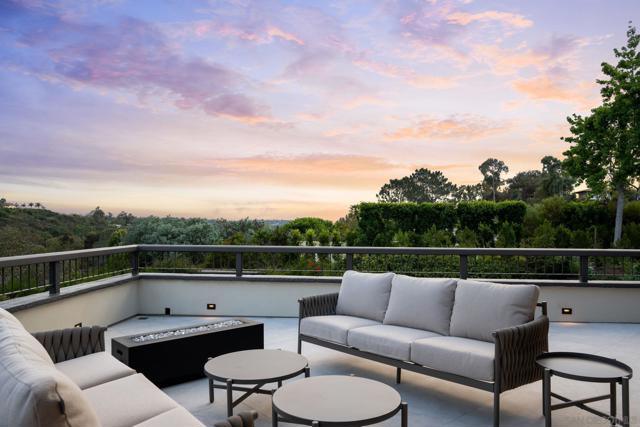 5465 Avenida Maravillas, Rancho Santa Fe CA: https://media.crmls.org/mediaz/fa1105a2-c450-43a7-8c65-e9534d6a6fe2.jpg