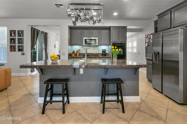 477 Parkview Court, Simi Valley CA: https://media.crmls.org/mediaz/fa117d95-9240-4e1c-94ae-8f8e94b08fae.jpg