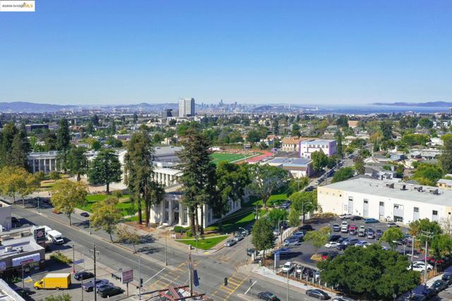 288 Whitmore St, Oakland CA: https://media.crmls.org/mediaz/fa1206d0-ac7b-4936-bf80-23f83a2562ae.jpg