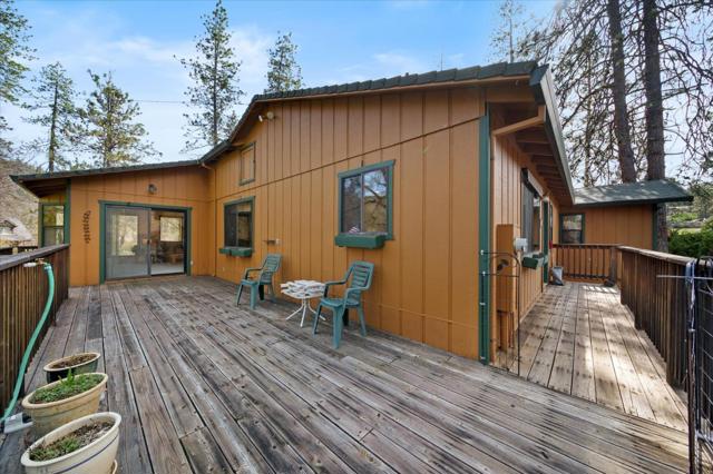 121 Wellock Road, Lewiston CA: https://media.crmls.org/mediaz/fa121a5d-e759-4d63-92ce-f7765b703467.jpg
