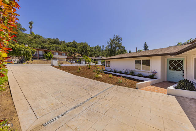 1853 Country Place, Ojai CA: https://media.crmls.org/mediaz/fa12797e-0335-45b6-9705-3eea75d90f0d.jpg