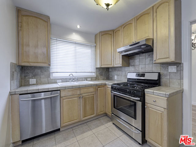 1217 North Crescent Heights Boulevard, B photo 7