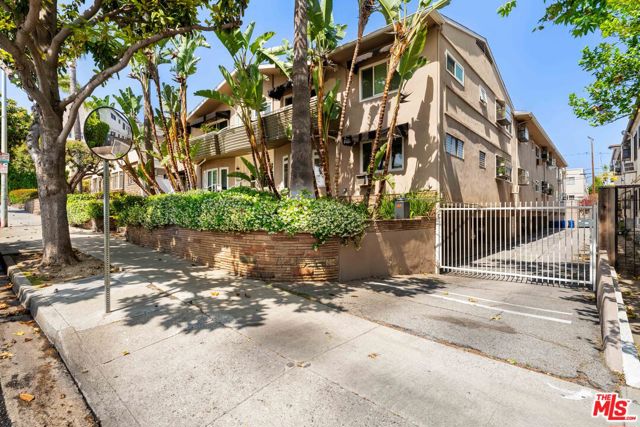 1330 Crescent Heights Boulevard, West Hollywood, California 90046, 2 Bedrooms Bedrooms, ,2 BathroomsBathrooms,Condominium,For Sale,Crescent Heights,24401819