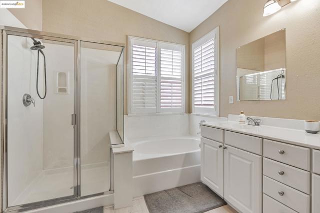 877 Boone Dr, Brentwood CA: https://media.crmls.org/mediaz/fa13e4f0-f520-4973-8438-f5607e92f4e2.jpg