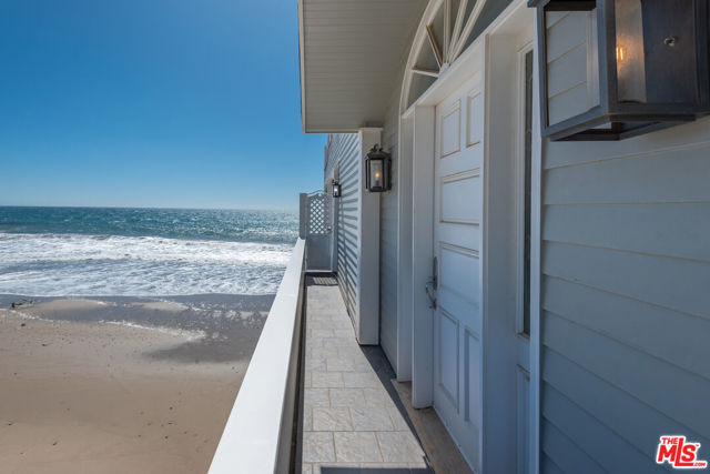 31656 Sea Level Drive, Malibu CA: https://media.crmls.org/mediaz/fa140998-de85-4420-a5ad-24a6dd028c7c.jpg