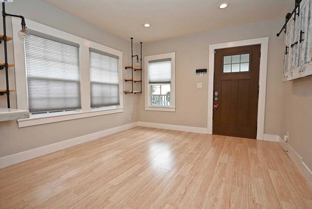 5706 Brookdale Ave, Oakland CA: https://media.crmls.org/mediaz/fa146540-2bb8-41cc-abf5-90a4c2f030ca.jpg