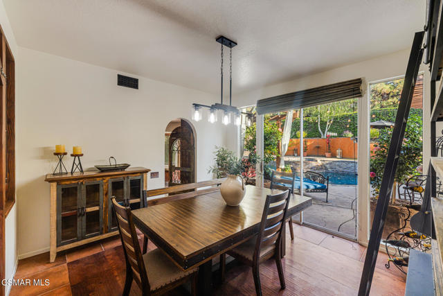 12208 Cherry Grove Street, Moorpark CA: https://media.crmls.org/mediaz/fa16022f-8cb4-4426-bf85-1f2ea59a5cb3.jpg