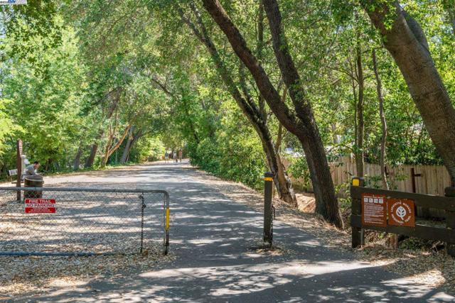 3434 LITTLE LANE, Lafayette CA: https://media.crmls.org/mediaz/fa1605a7-a394-4175-9bca-1495d1c51519.jpg