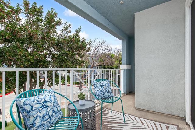 3528 Shoreline Bluff Ln, San Diego CA: https://media.crmls.org/mediaz/fa167422-74bb-4864-990b-da6d7e303ecf.jpg