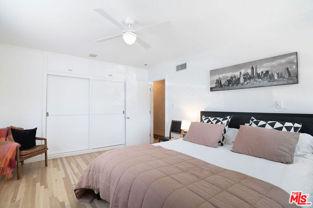 9353 Duxbury Road, Los Angeles CA: https://media.crmls.org/mediaz/fa16e1e7-5681-432b-8a34-76624a51fcf6.jpg