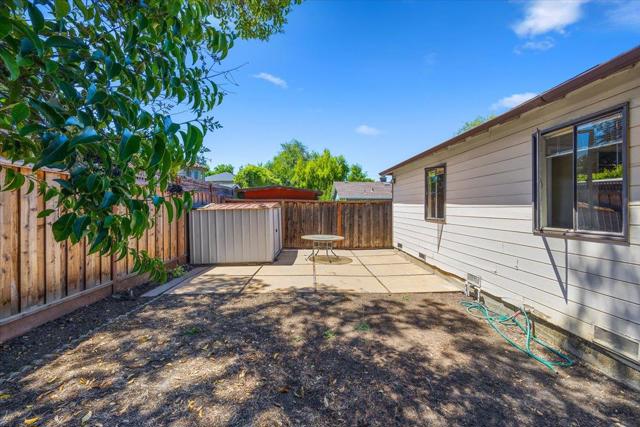 440 Rutherford Avenue, Redwood City CA: https://media.crmls.org/mediaz/fa16ee6d-103e-4b83-b46f-d52203ac613c.jpg