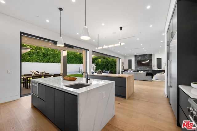 14812 Morrison Street, Sherman Oaks CA: https://media.crmls.org/mediaz/fa179851-86ba-4be0-9c93-65605e4bee44.jpg