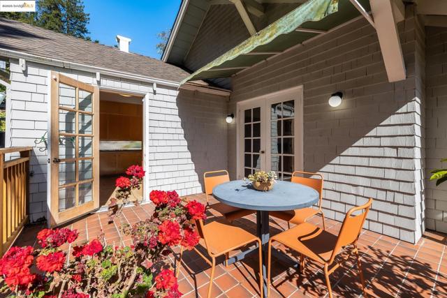 2671 Shasta Rd, Berkeley CA: https://media.crmls.org/mediaz/fa181281-36e0-4a25-929c-a132fc00cced.jpg