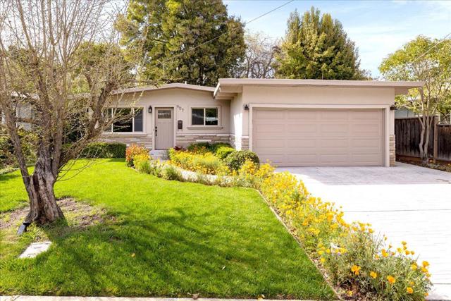 907 Christopher Way, Menlo Park CA: https://media.crmls.org/mediaz/fa18432d-c48e-4d50-9bbe-caf41d89b36c.jpg
