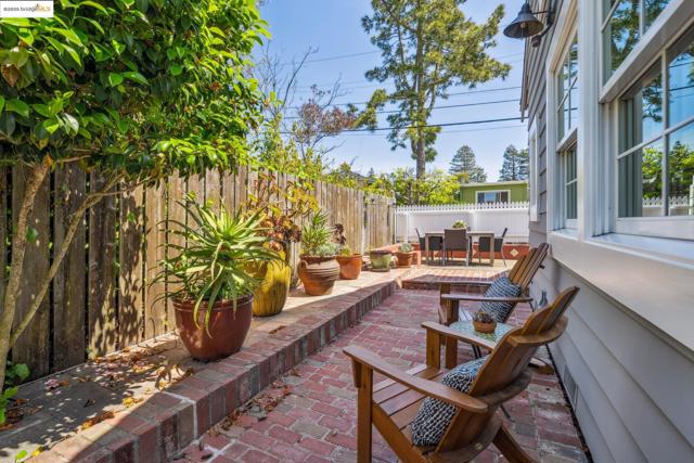 267 Columbia Ave, Kensington CA: https://media.crmls.org/mediaz/fa188551-d4a1-44e4-9a0c-9eb6b5f2df33.jpg