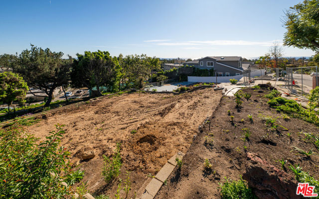 844 Las Lomas Avenue, Pacific Palisades CA: https://media.crmls.org/mediaz/fa194444-7029-431f-8372-5e6209d13dc4.jpg