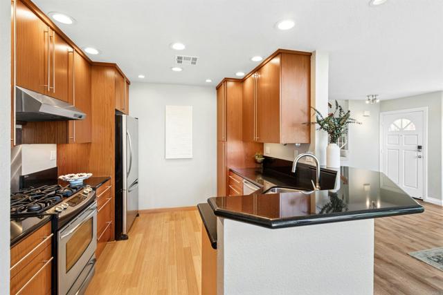 Detail Gallery Image 8 of 22 For 6940 Worchester Pl, San Diego,  CA 92126 - 3 Beds | 2/1 Baths