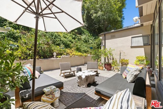 2509 Greenvalley Road, Los Angeles CA: https://media.crmls.org/mediaz/fa19d5ed-703c-499f-a98a-31d30b275d73.jpg