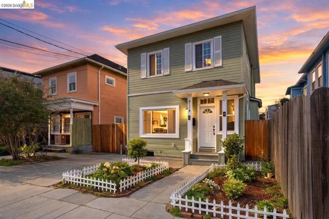 3114 california, Berkeley CA: https://media.crmls.org/mediaz/fa19fd7f-8efb-452a-bd71-9038dd650e54.jpg