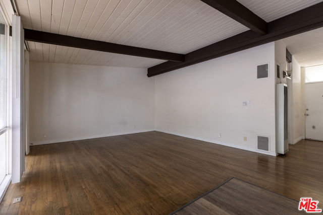 11133 Rose Avenue, Los Angeles CA: https://media.crmls.org/mediaz/fa1b0ee2-cd77-4e19-92d3-27d80c0703af.jpg