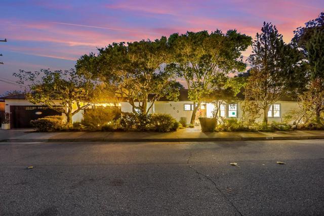 500 La Casa Avenue, San Mateo CA: https://media.crmls.org/mediaz/fa1b24a4-a73e-43dd-8f89-c5243456442f.jpg