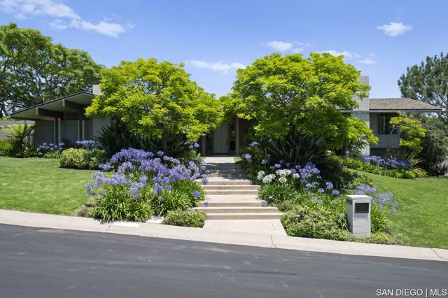 5931 Citadel CIR, La Jolla CA: https://media.crmls.org/mediaz/fa1b3a94-2dc2-44f1-8e8d-02428024d552.jpg
