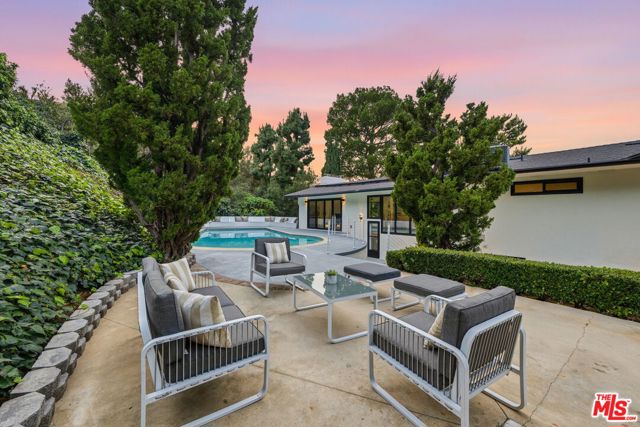 3465 Valley Meadow Road, Sherman Oaks CA: https://media.crmls.org/mediaz/fa1baf51-0e2d-4870-b9ea-b59eec706bb6.jpg