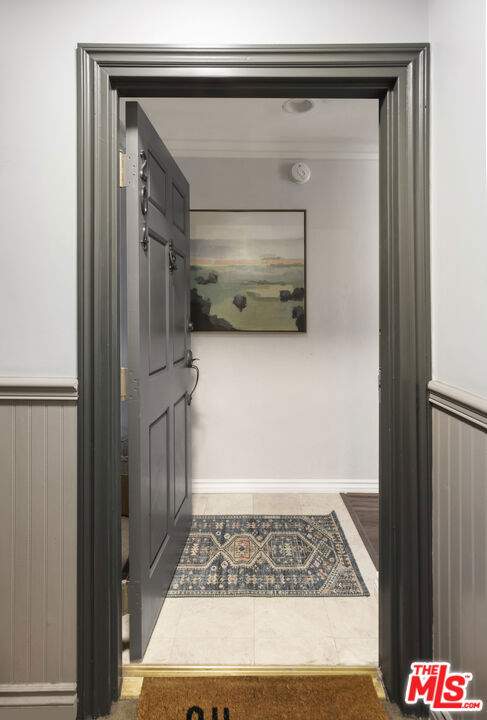 4211 Arch Drive, Studio City CA: https://media.crmls.org/mediaz/fa1bde96-921e-4c58-bfc9-1f179c05ad97.jpg