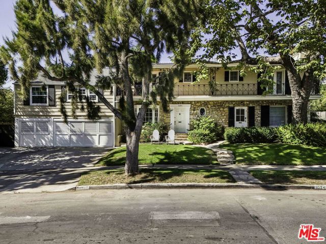 10745 Ohio Avenue, Los Angeles CA: https://media.crmls.org/mediaz/fa1c2186-0f66-45fa-9b77-c34bdfdf1fc2.jpg