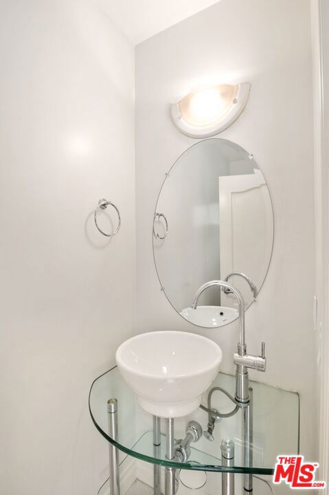 5241 Colodny Drive, Agoura Hills CA: https://media.crmls.org/mediaz/fa1c434f-06e6-46b4-a354-de700b740493.jpg