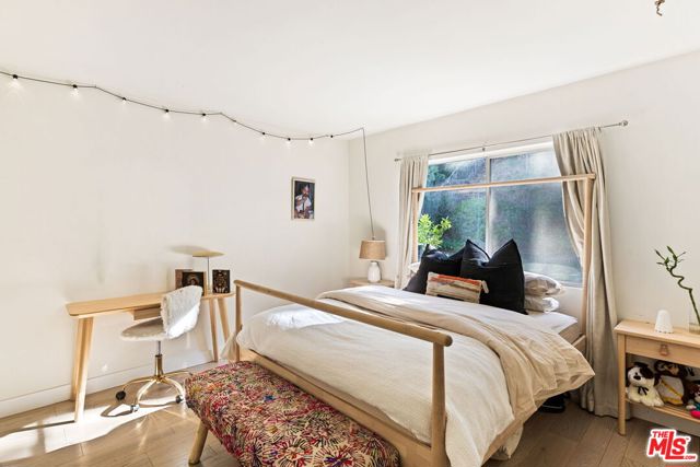 4101 Tarrybrae Terrace, Tarzana CA: https://media.crmls.org/mediaz/fa1c46bd-03eb-4d51-a33b-6981631c6bb7.jpg