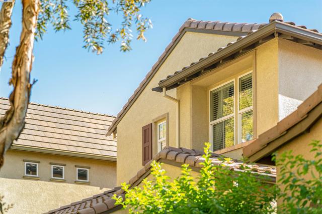 215 W Santa Cruz Way, Mountain House CA: https://media.crmls.org/mediaz/fa1c64eb-40e5-45b1-aec0-f6a7684184ff.jpg