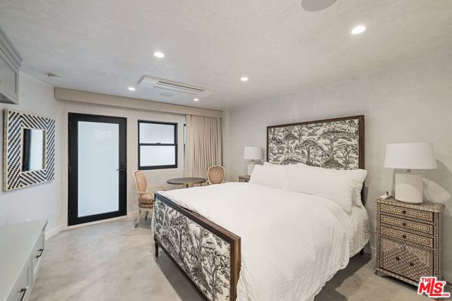 15 Reef Street, Marina del Rey CA: https://media.crmls.org/mediaz/fa1ce9fd-0ca7-4c23-bc5d-10ae7fbc5459.jpg